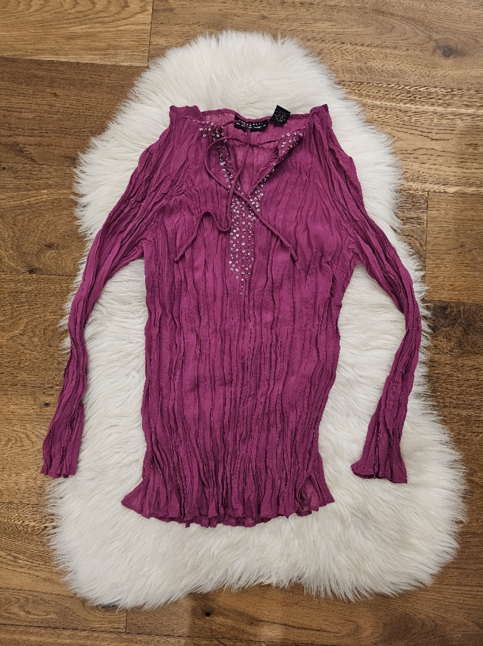 Vintage Women’s Crinkle Long-Sleeve Top in Magenta with Beaded V-Neck